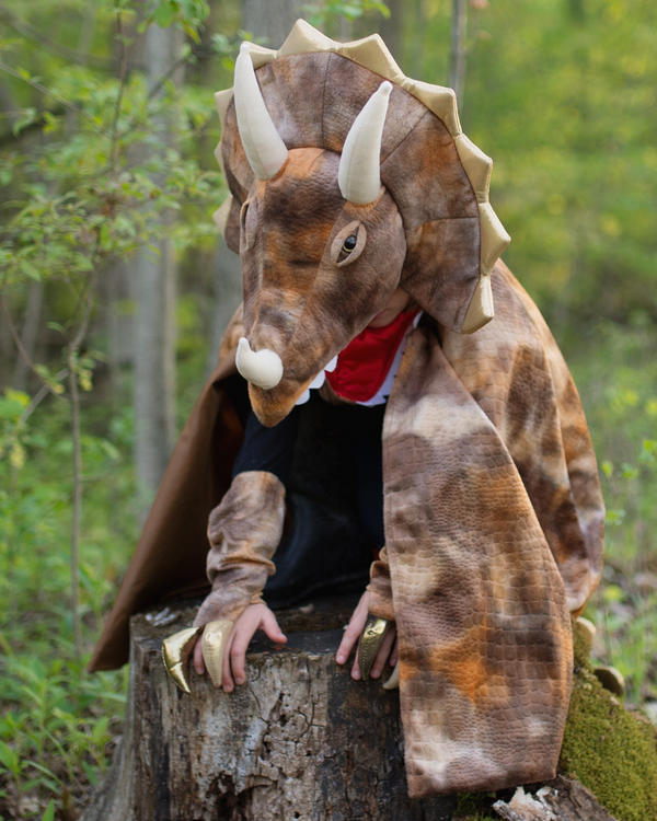 Grandasaurus Triceratops Cape with Claws